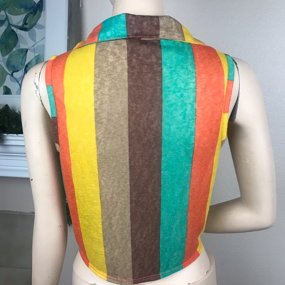 Love J Front Knot Crop Top - Picture 4 of 5